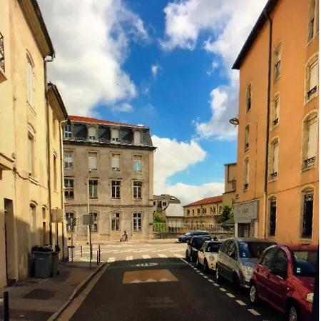 Grand T1 Tv 43' Avec Netflix - Canal Serie - Apple Tv - Ocs - - Dazen - Bein Sport - Prime Video * Nancy