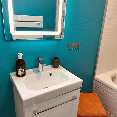 Grand T1 Tv 43' Avec Netflix - Canal Serie - Apple Tv - Ocs - - Dazen - Bein Sport - Prime Video Nancy