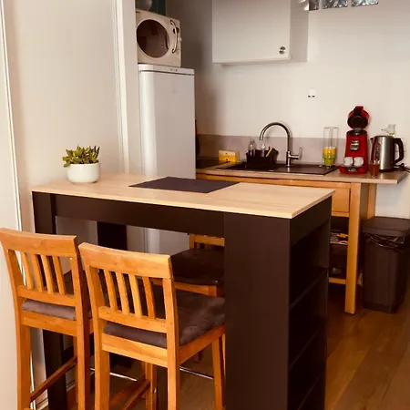 Grand T1 Tv 43' Avec Netflix - Canal Serie - Apple Tv - Ocs - - Dazen - Bein Sport - Prime Video Lägenhet Nancy